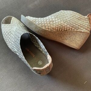 Bernie Mev Sabrina Pull On Wedge Shoes.   Women's size 9 (EU 40)